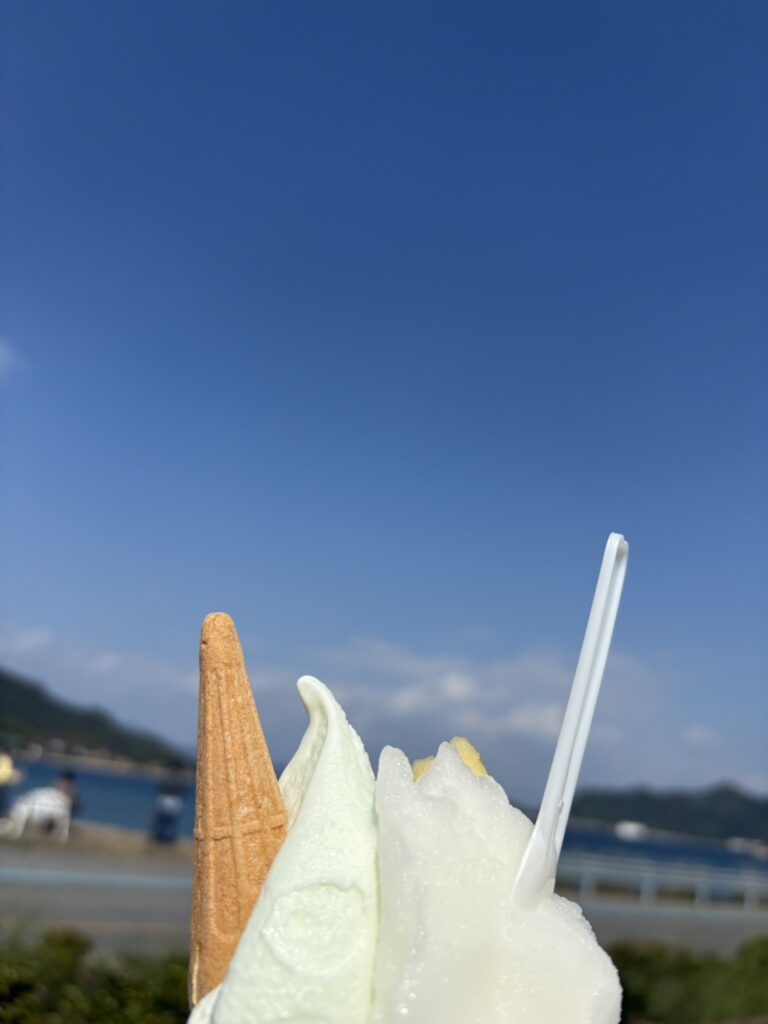 しまなみドルチェ瀬戸田本店のジェラート（伯方の塩・瀬戸田レモン・デコみかん）